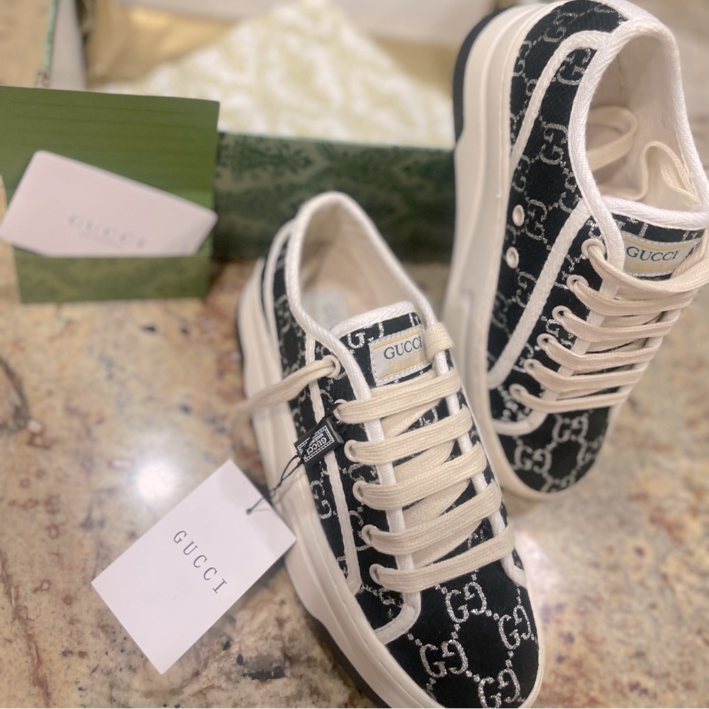 NWT Gucci women’s 1977 Canvas sneaker